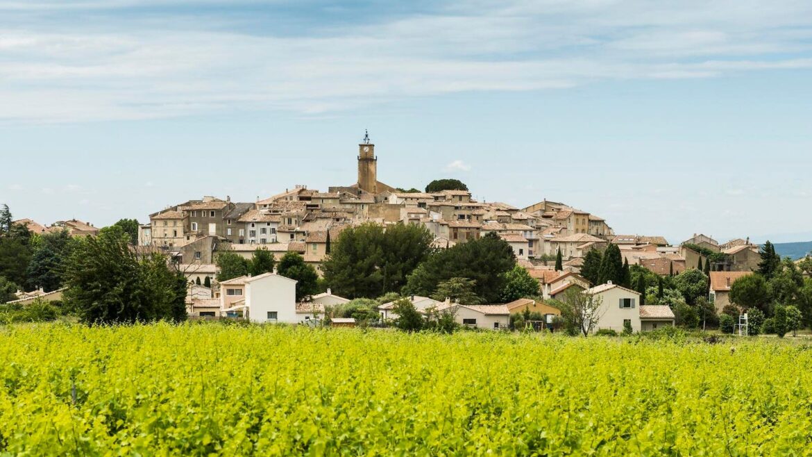 Sample These Rich Red And Crisp White French Summer Wines Sample These Rich Red And Crisp White French Summer Wines