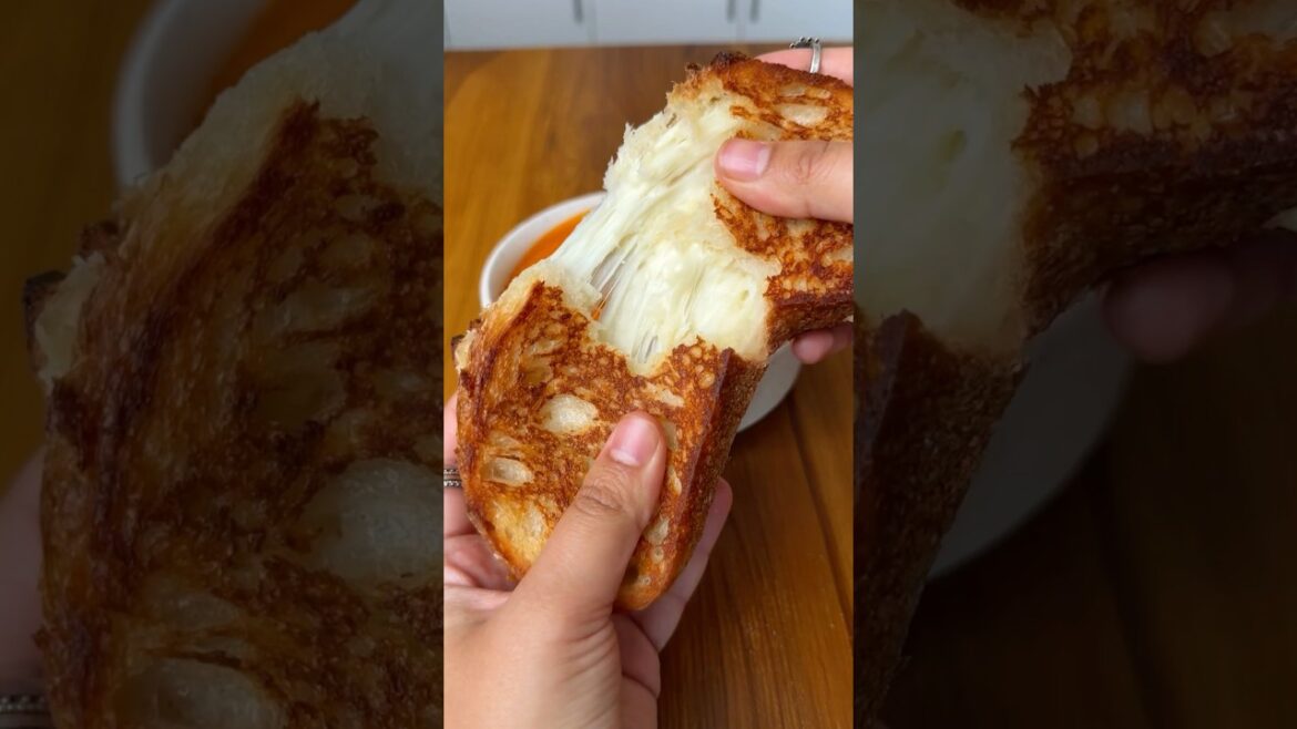 Roasted tomato soup with grilled cheese ♥️