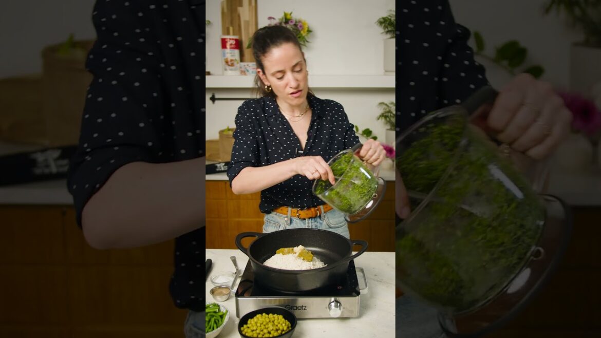 מתכון לתבשיל חגיגי של אורז ירוק עם בשר אפונה ושעועית ירוקה של חן במטבח, מנה קלה להכנה ומרשימה
