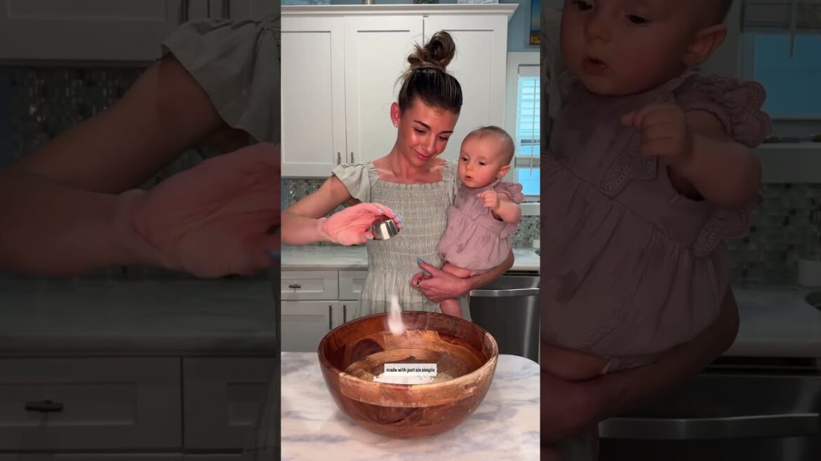 Almond Flour Lemon Bars | Recipe Details in Description | cookingkatielady.com Almond Flour Lemon Bars | Recipe Details in Description | cookingkatielady.com