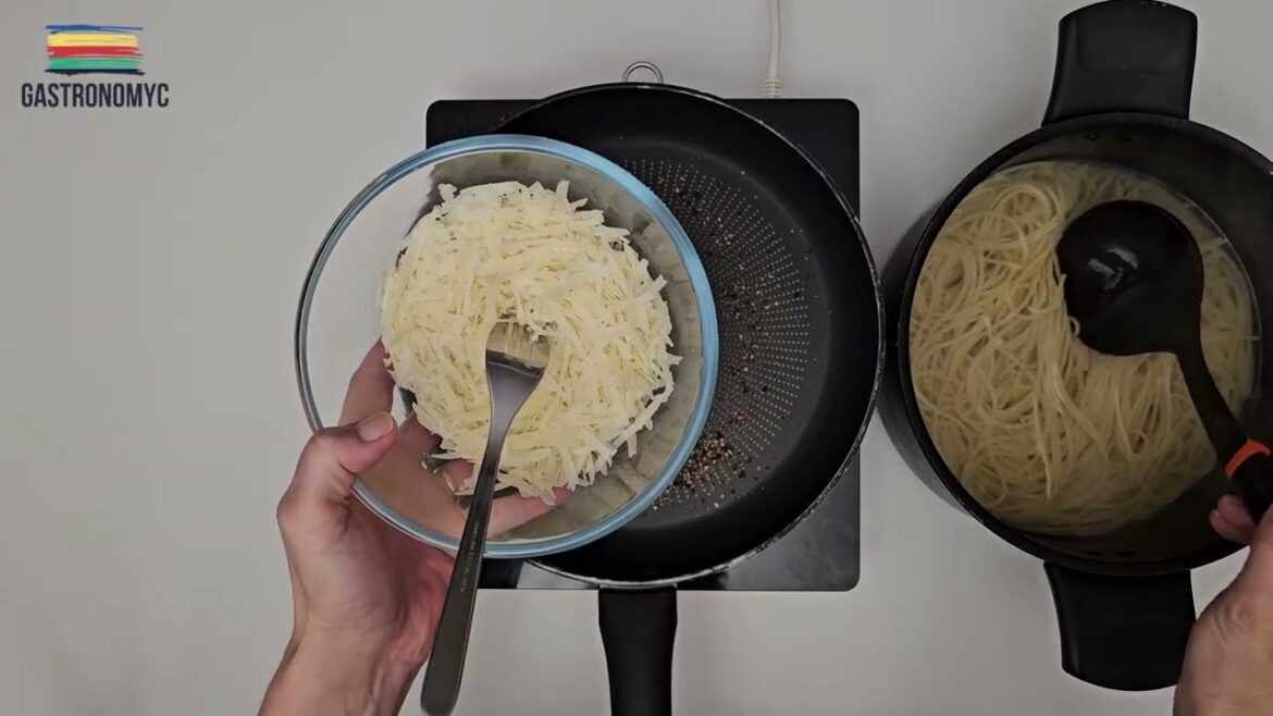 Cacio e Pepe Recipe | Simple & Creamy Pasta Done the Traditional Italian Way!