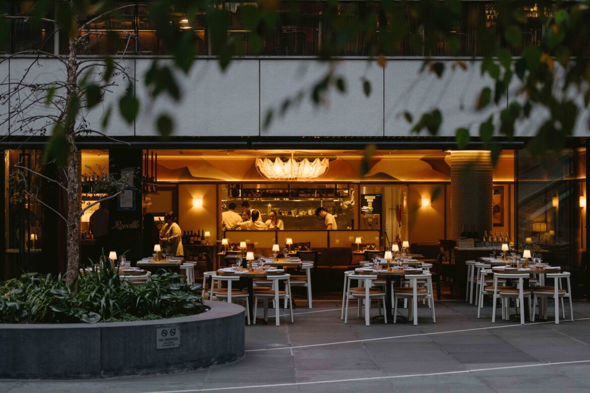 A golden-hued Italian restaurant is now open at 25 Martin Place A golden-hued Italian restaurant is now open at 25 Martin Place