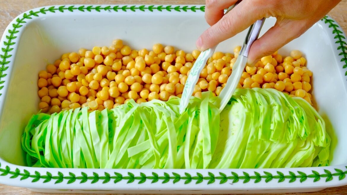 1 cabbage and 1 can chickpeas! Simple and incredibly delicious cabbage recipe I make every week! 1 cabbage and 1 can chickpeas! Simple and incredibly delicious cabbage recipe I make every week!
