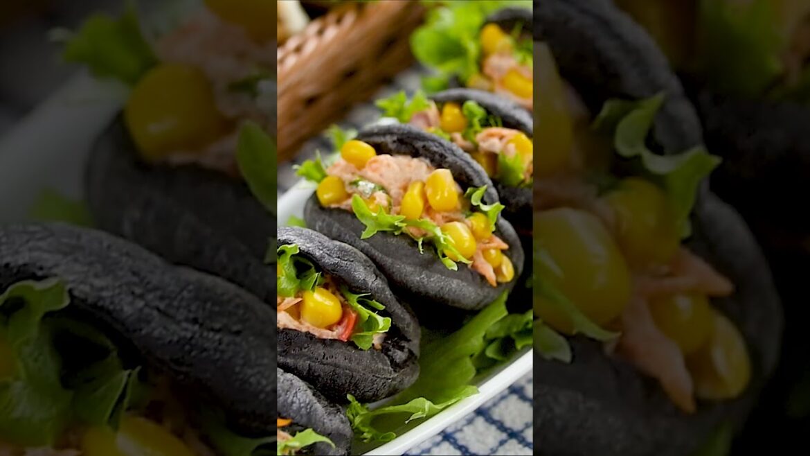 Black and white stuffed pockets - Stuffed Batbout #snack #recipeoftheday #recipeideas #fingerfood