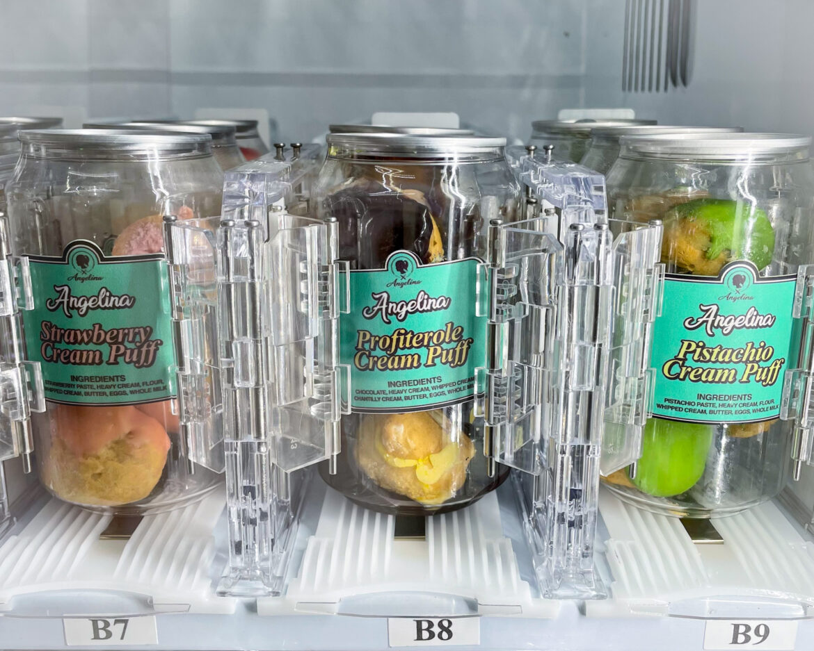 A NYC vending machine in midtown is giving out delicious Italian desserts