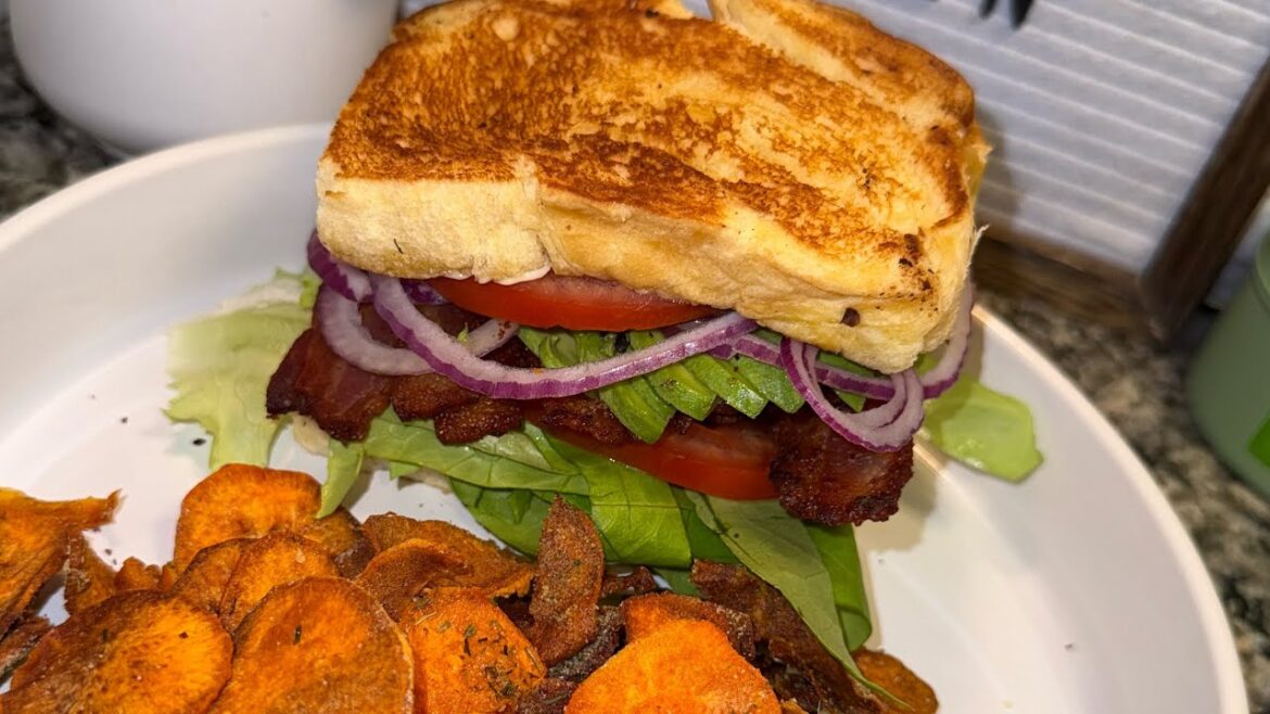 How To Make a BLT Sandwich with Crispy Homemade Sweet Potato Chips | Easy Lunch Recipe! How To Make a BLT Sandwich with Crispy Homemade Sweet Potato Chips | Easy Lunch Recipe!