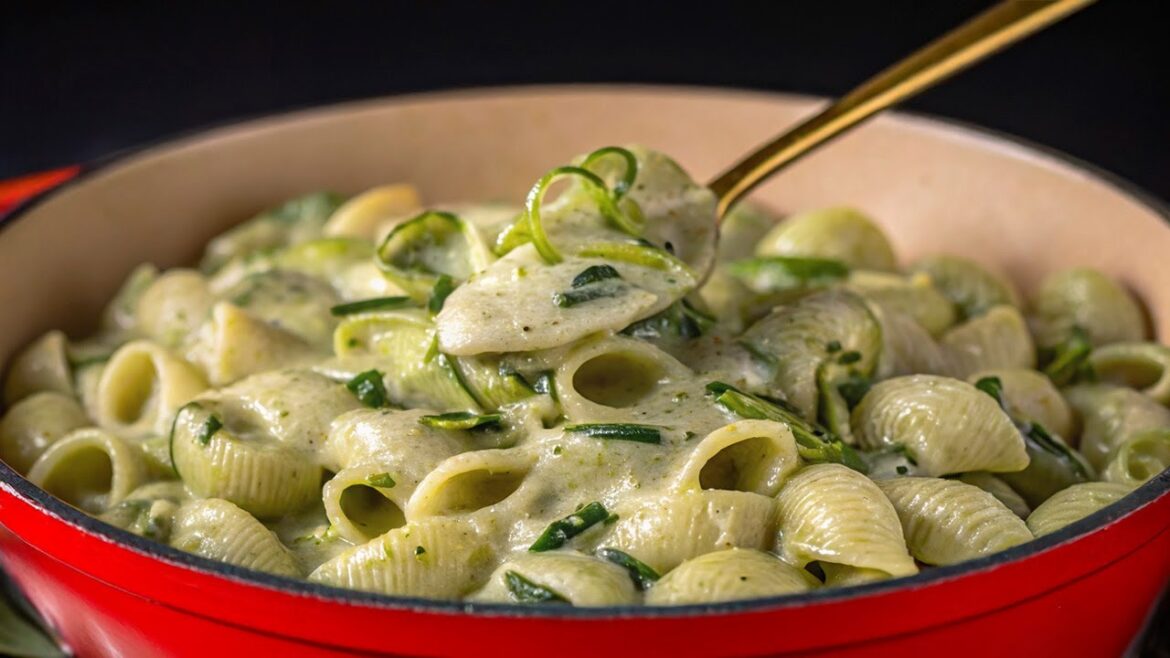 Oh je, ich habe noch nie so leckere Zucchini Pasta mit minimalen Zutaten gegessen! Unwiderstehlich! Oh je, ich habe noch nie so leckere Zucchini Pasta mit minimalen Zutaten gegessen! Unwiderstehlich!