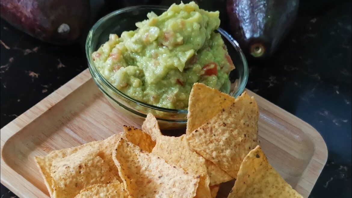 How to Make Fresh Homemade Guacamole - Easy Guacamole Recipe