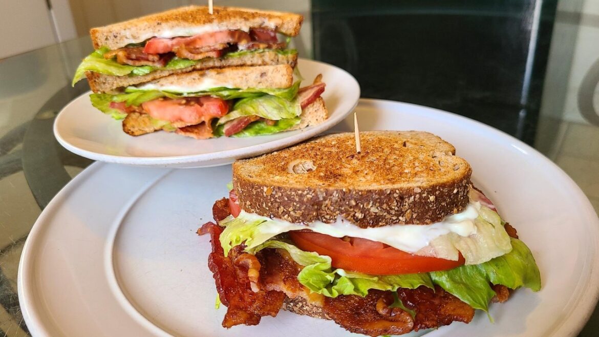 Bacon lettuce and tomato sandwiches | How to make Classic BLT Sandwiches Bacon lettuce and tomato sandwiches | How to make Classic BLT Sandwiches