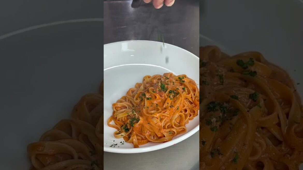 Chicken Parmigiana Pasta – Recipe Available on my IG @hemdryrh Chicken Parmigiana Pasta - Recipe Available on my IG @hemdryrh