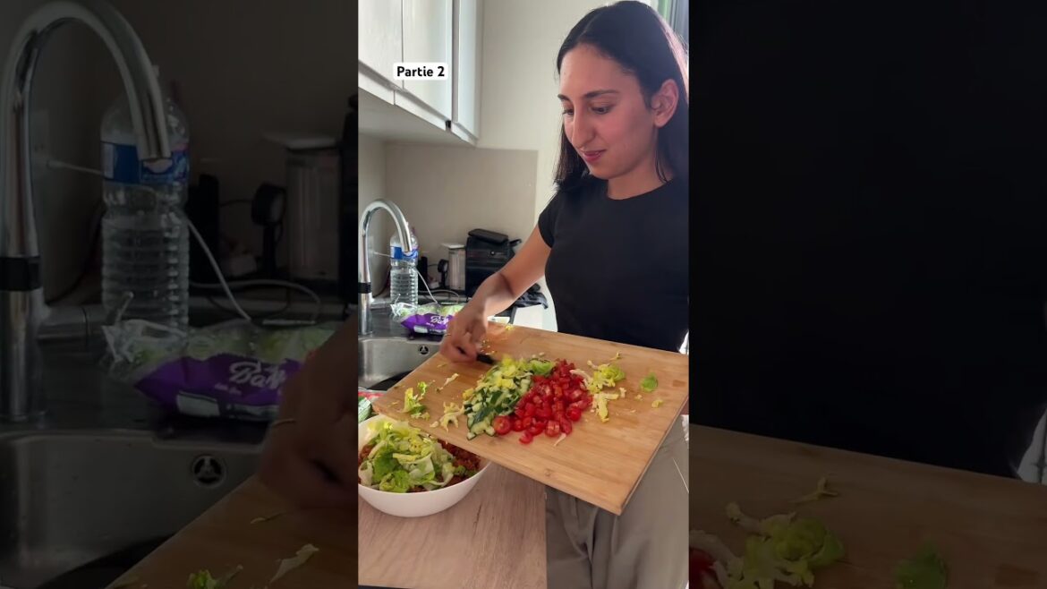 On fait du taboulé turque partie 2 – Lila Bonbon #shorts On fait du taboulé turque partie 2 - Lila Bonbon #shorts