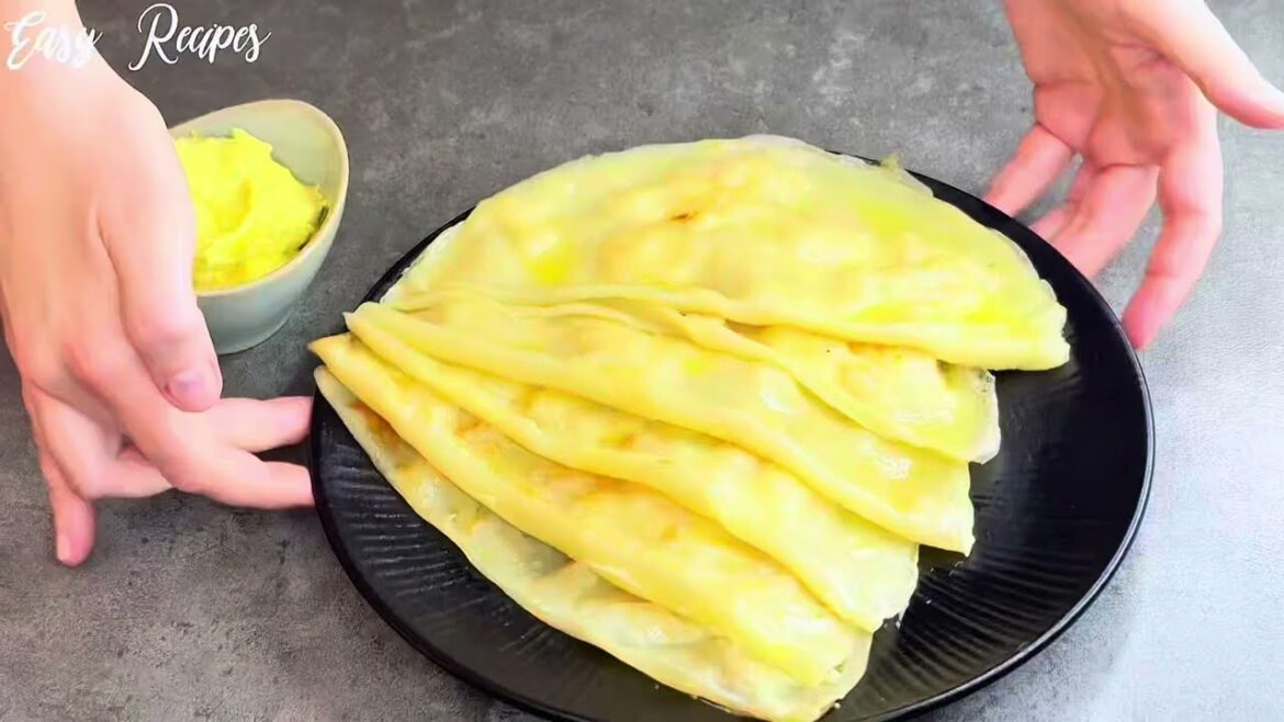 How to cook Mediterranean flatbreads with shrimp. Ideal for a quick snack. Easy Recipes