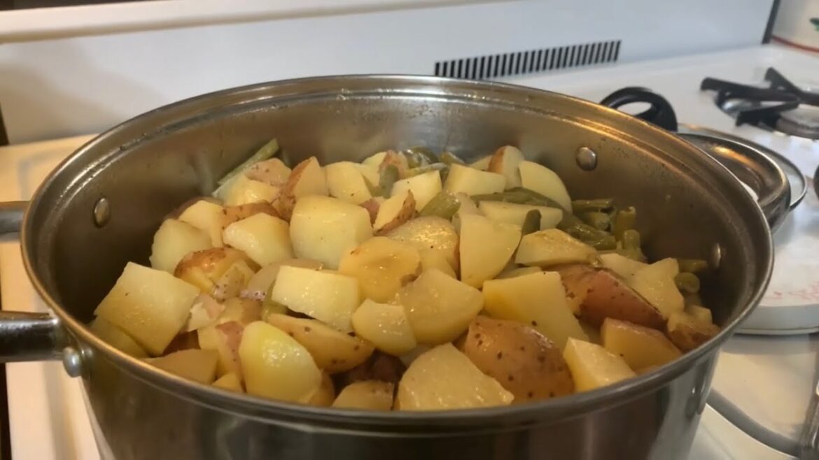 How To Cook Green Beans With Freshly White Potatoes