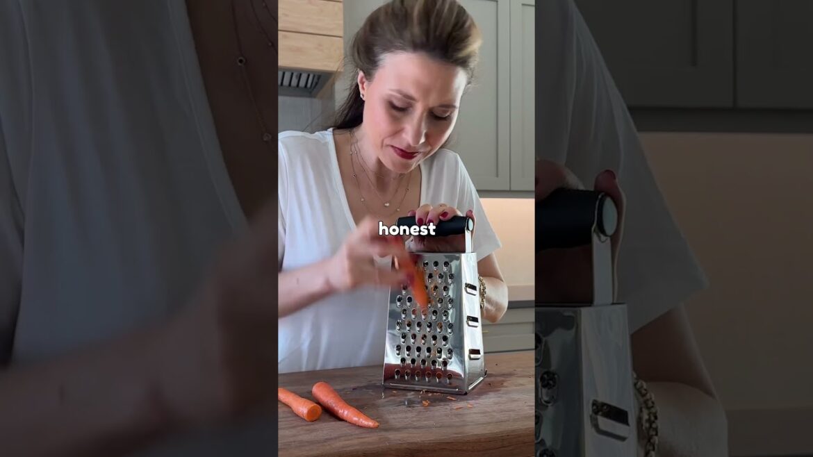 This 15- minute red cabbage slaw makes every meal better. #redcabbageslaw