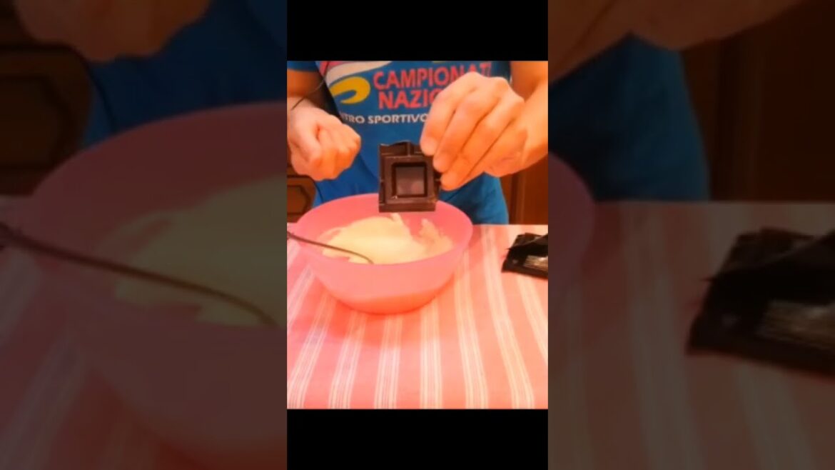 SFOGLIATELLA GIGANTE SENZA LATTOSIO SFOGLIATELLA GIGANTE SENZA LATTOSIO