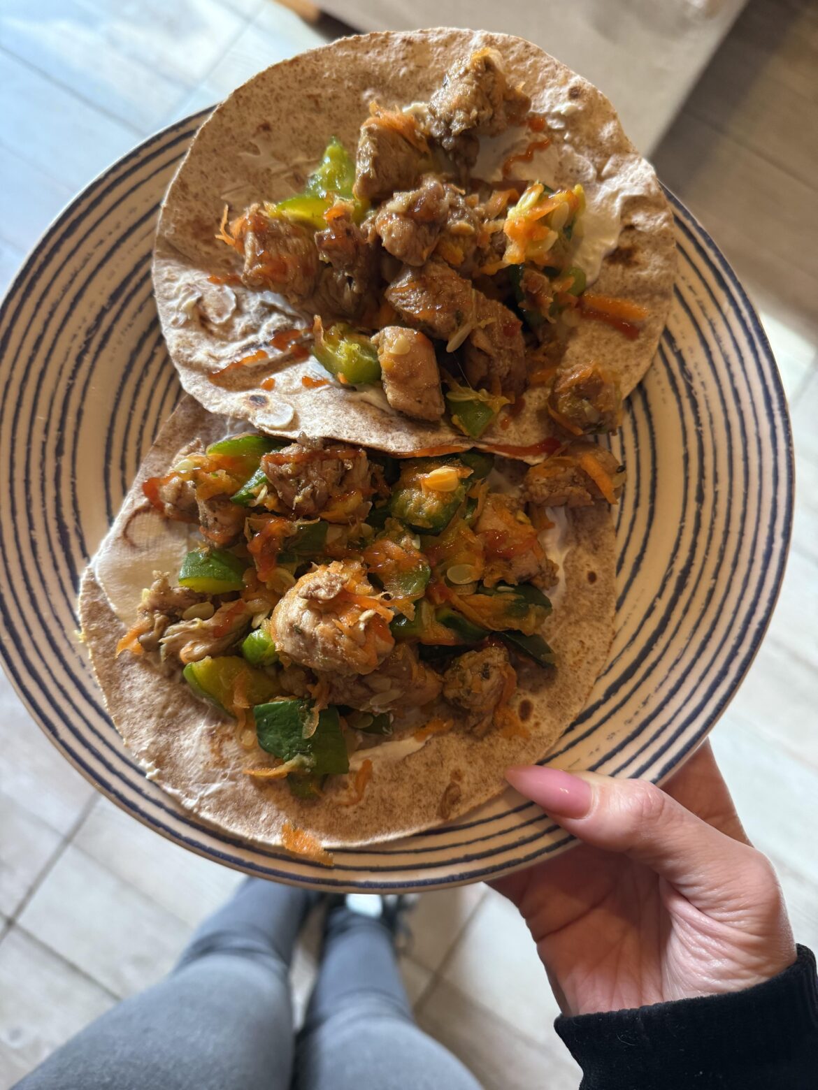 Mediterranean style wraps with chicken, peppers and grated carrot 🙌🏻