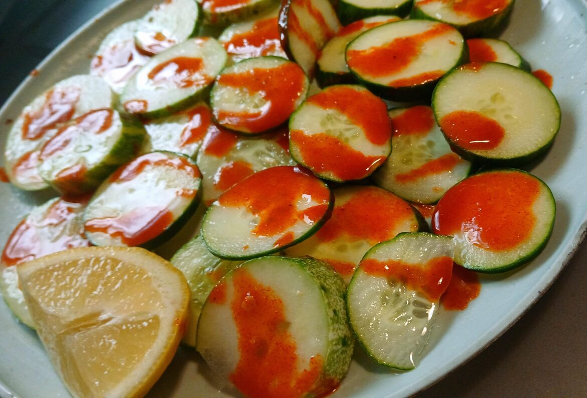 (Homegrown) Cucumbers con limon y Xtra Hot Valentina 🌶 🥒