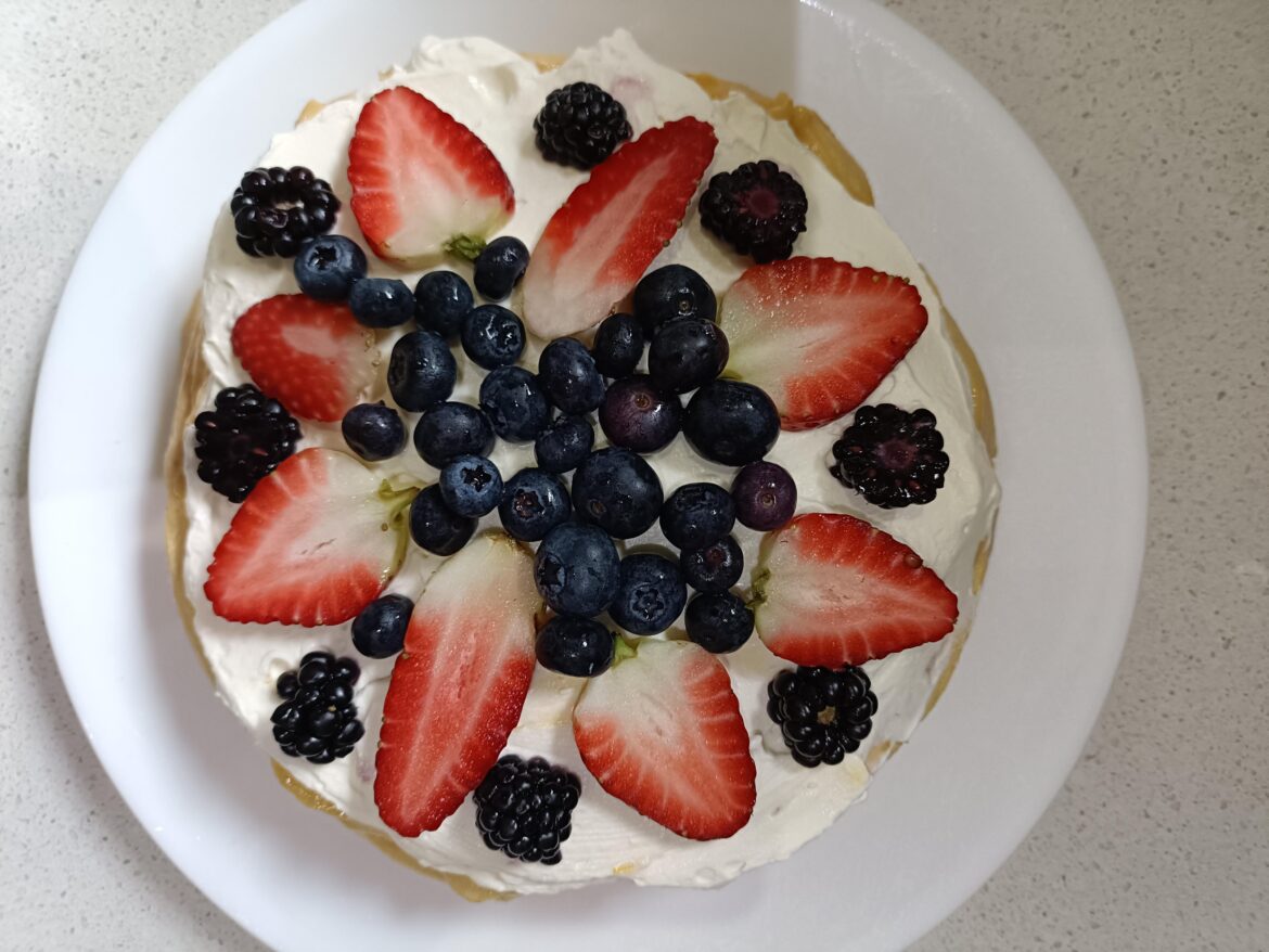 Lemon curd Pavlova anyone?