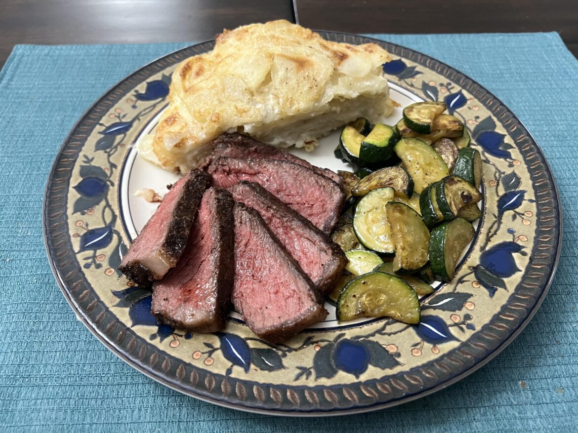 [homemade] Steak, Potato Gratin and Zucchini