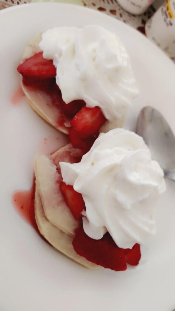 Lazy strawberry shortcake 🍰