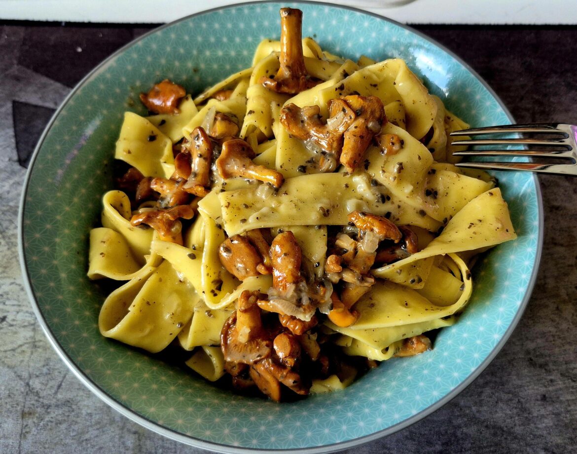 Fresh Pappardelle with chanterelles and truffle pesto