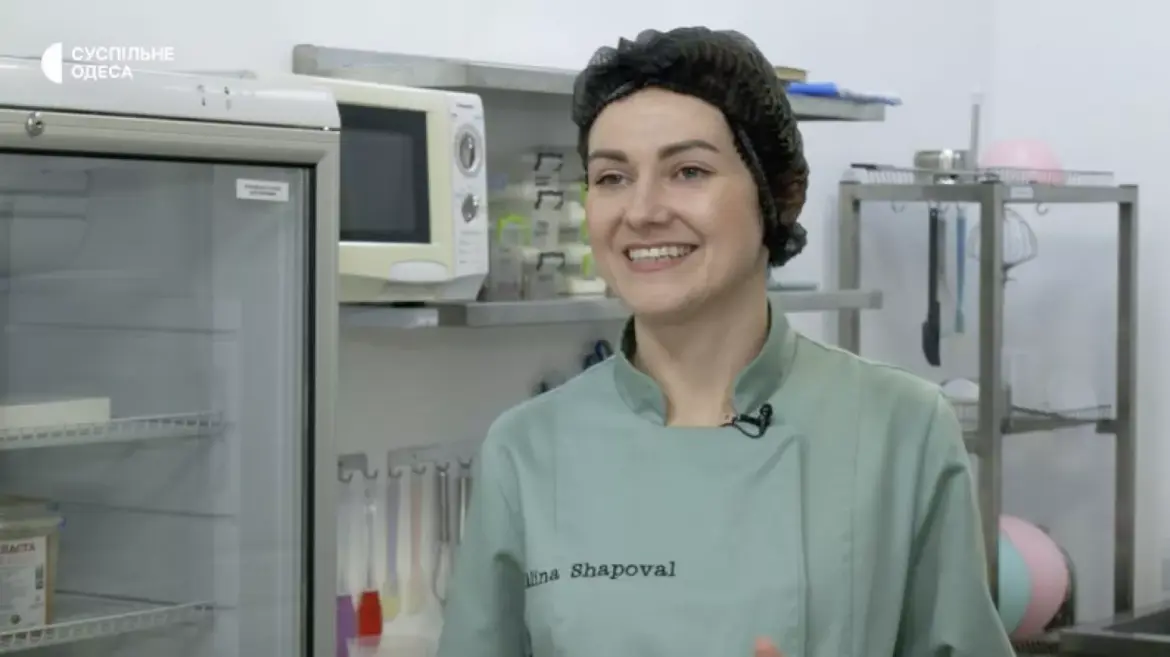 an immigrant from Kherson opened a confectionery shop in Odesa Alina Shapoval, a migrant from Kherson, opened a confectionery shop in Odessa. Photo: Suspilne