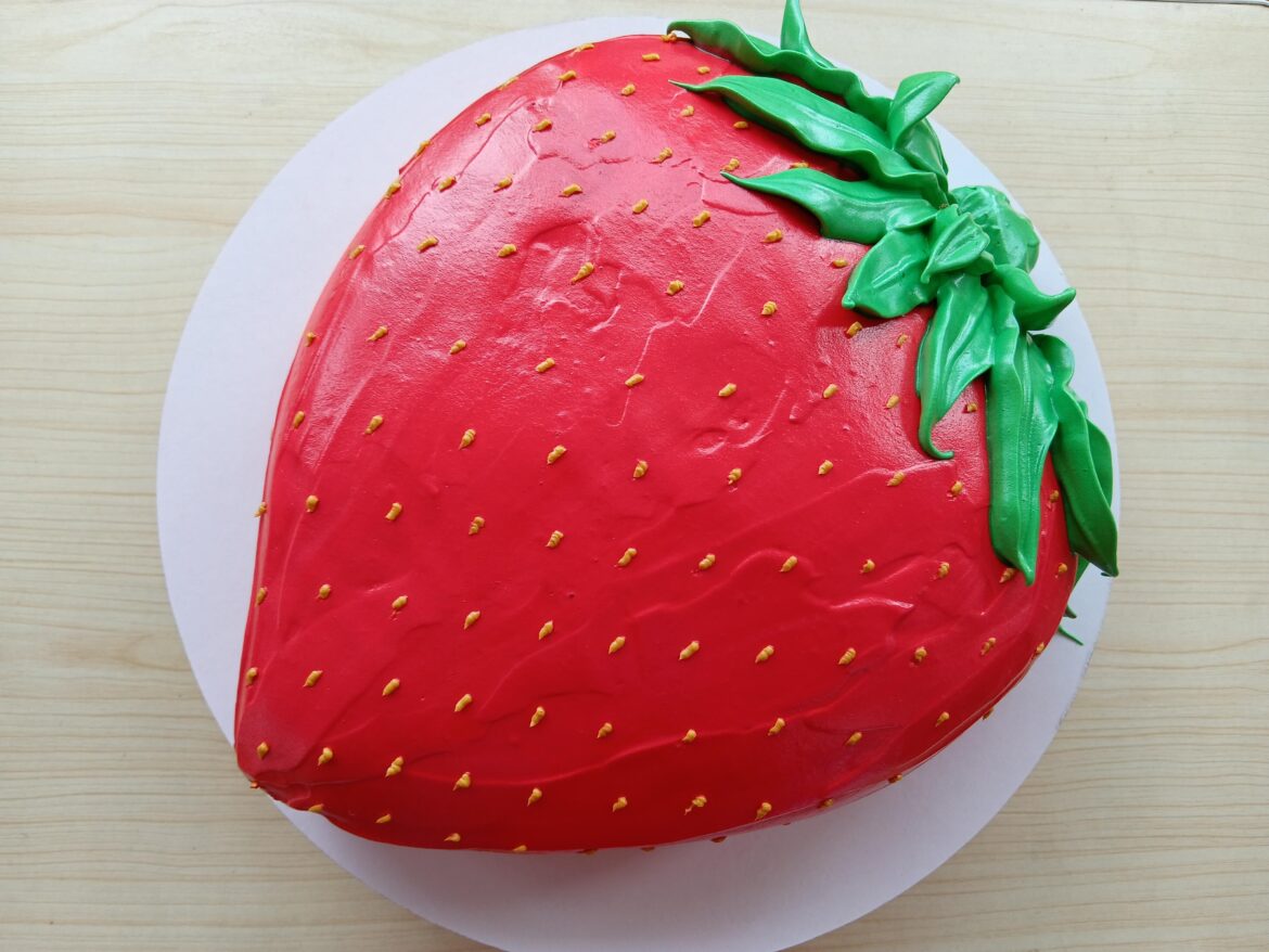 Mom baked this Strawberry Cake for my little brother's birthday.