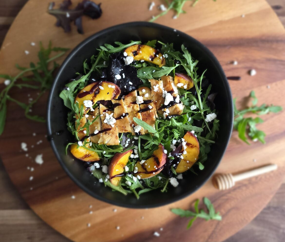 Home made grilled peach and chicken salad 🥗