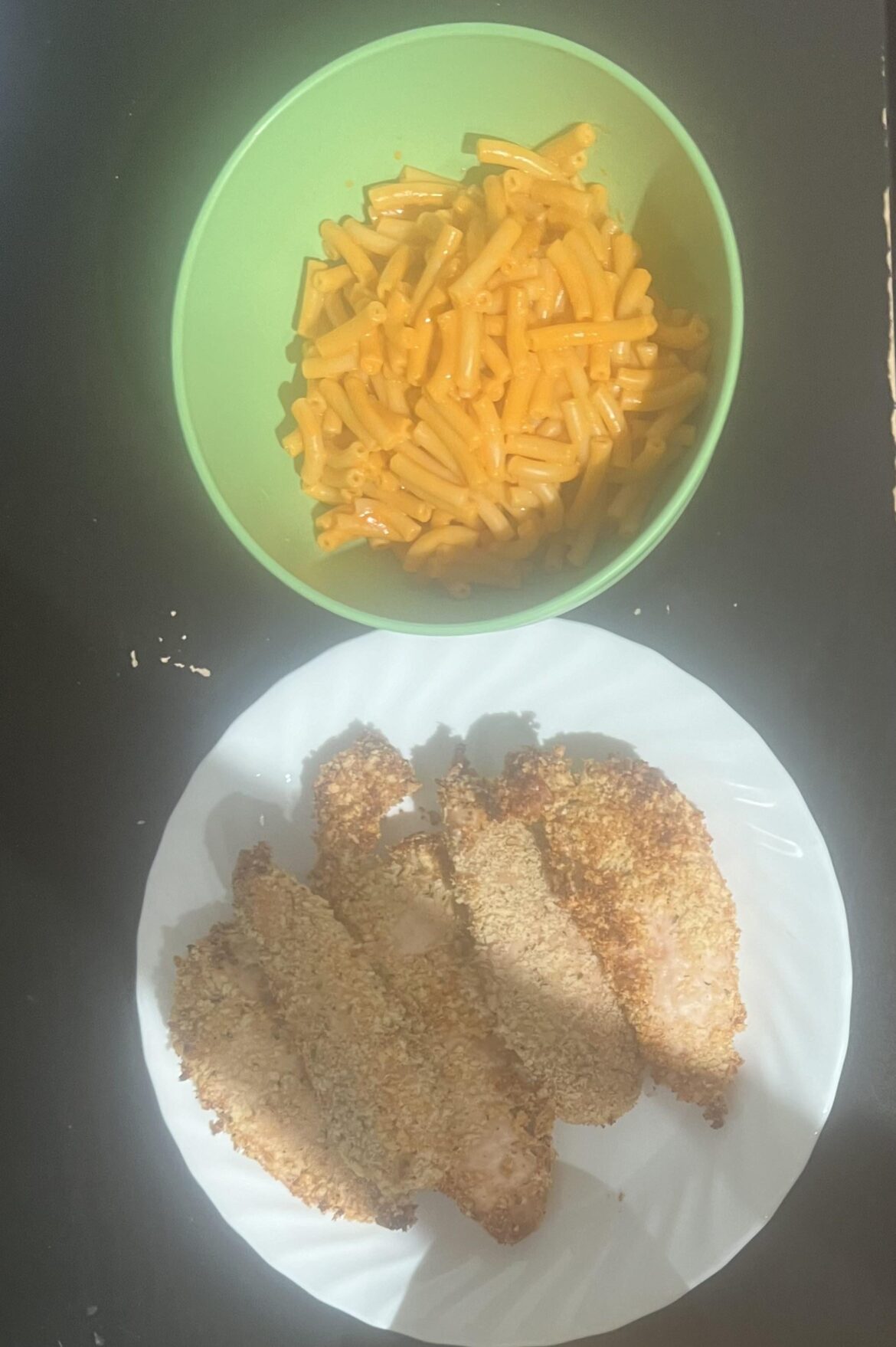 Fried chicken, Mac and Cheese for 800 calories total, ~90 G protein
