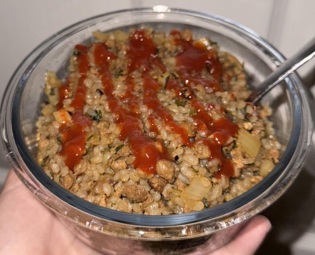 Konjac rice bowl. My stomach feels like it’s about to explode! Nearly 1lb worth of food here for 350 calories & 24g protein. The bowl is 600ml/21oz for reference