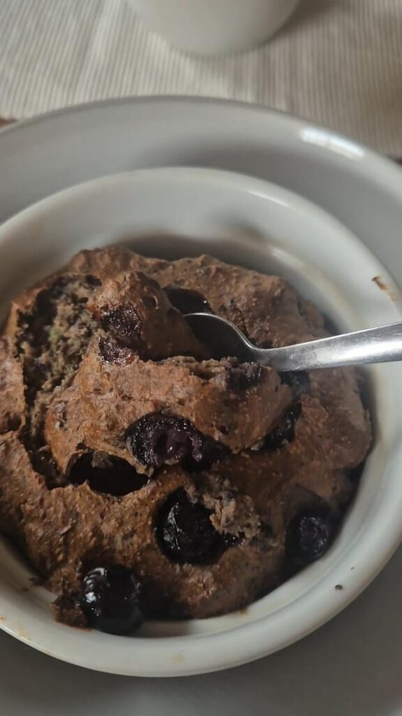 𝗜 𝘂𝘀𝗲𝗱 𝗮𝘃𝗼𝗰𝗮𝗱𝗼 𝗶𝗻𝘀𝘁𝗲𝗮𝗱 𝗼𝗳 𝗯𝗮𝗻𝗮𝗻𝗮 𝗶𝗻 𝗯𝗮𝗸𝗲𝗱 𝗼𝗮𝘁𝘀... 𝗮𝗻𝗱 𝗶𝘁 𝘄𝗼𝗿𝗸𝗲𝗱! Swipe for macros.