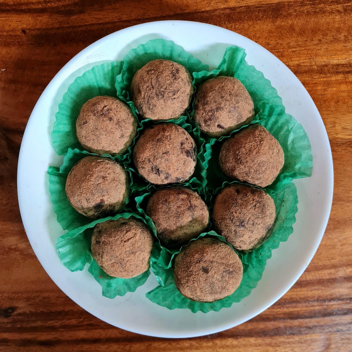 Chocolate cake trimmings = Chocolate Truffles