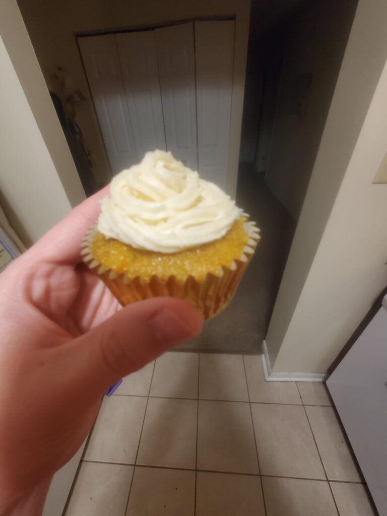 Homemade Carrot Pineapple cupcakes with cream cheese frosting 🥕🧁