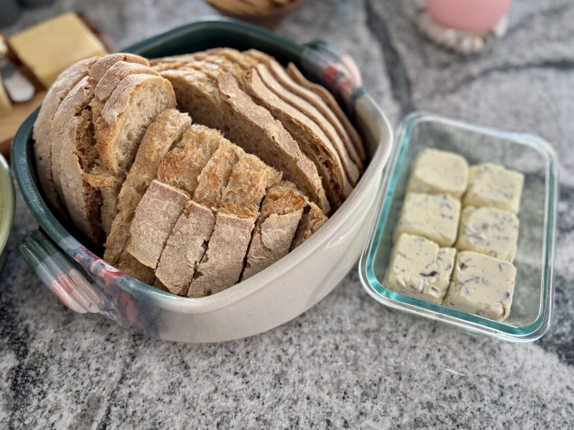 Brought my 100% spelt loaf to a dinner party today – first time sharing it outside my family and feeling very proud. :) Brought my 100% spelt loaf to a dinner party today - first time sharing it outside my family and feeling very proud. :)