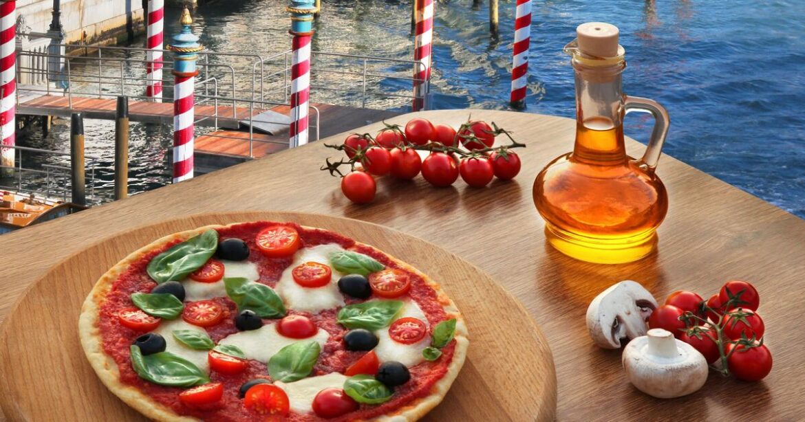 Travel expert warns 'do not eat pizza in Venice' due to bizarre law | Europe | Travel