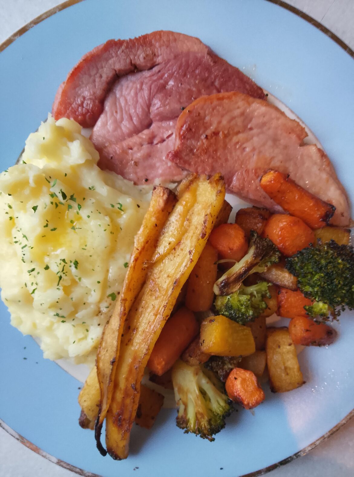 Classic midweek dinner in this house. Still does the trick.