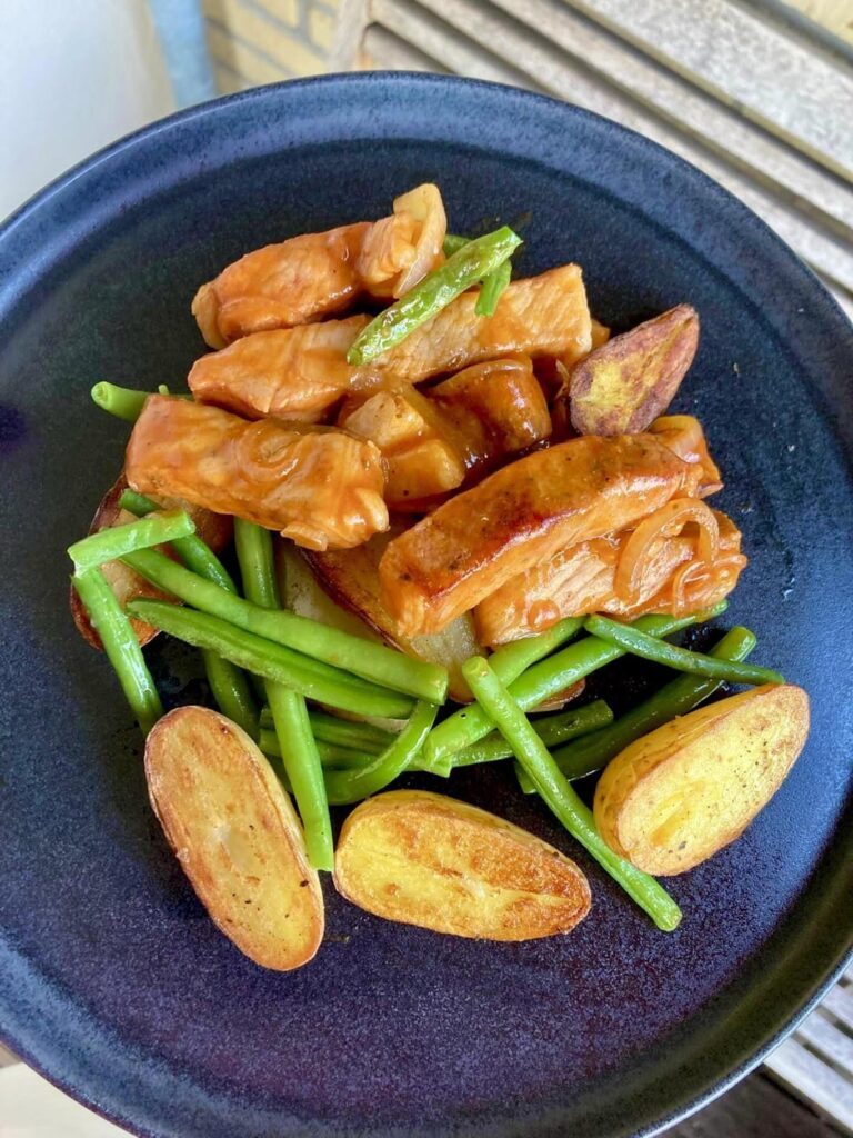 Pork, green beans and potatos