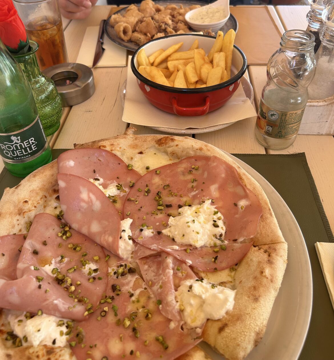 Worst mortadela pizza i ever ate