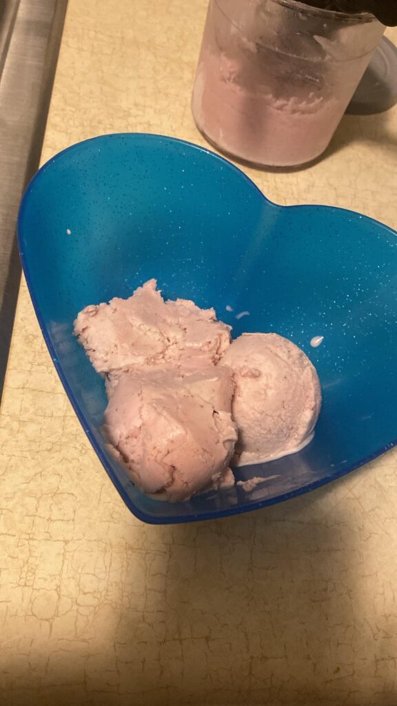 I made Strawberry Ice Cream