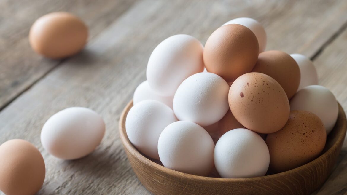Brown eggs vs. white eggs: What’s the difference?