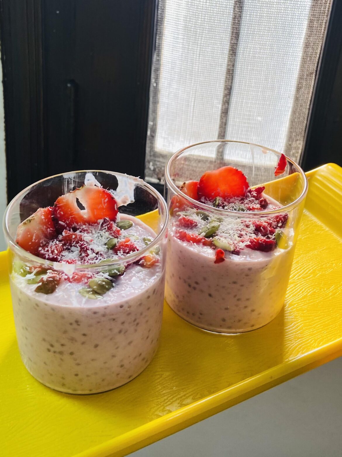 🥣 Breakfast Idea: Chia Pudding with Strawberries & Seeds