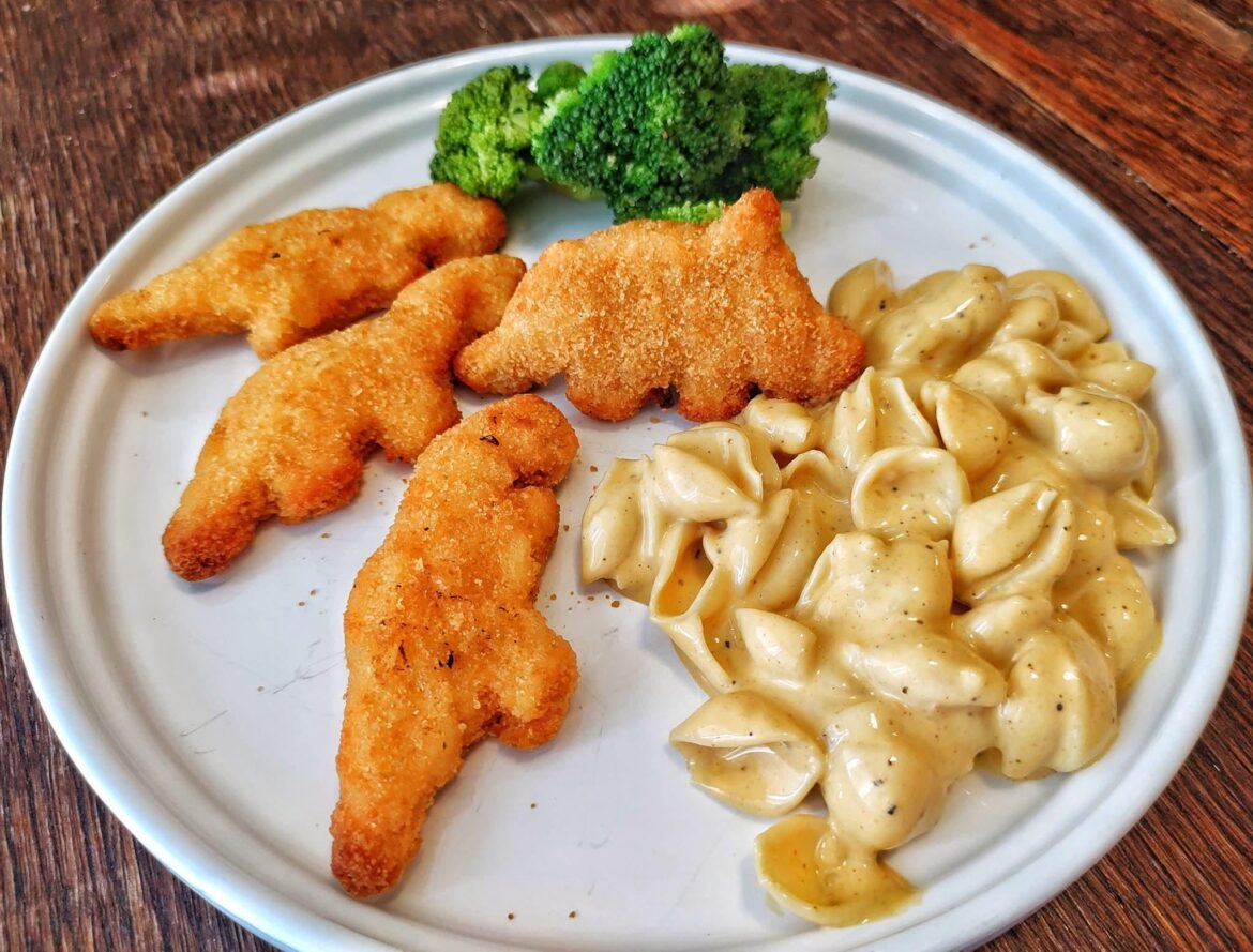 The triceratops is trying to eat my Mac and cheese 😱🦖🦕