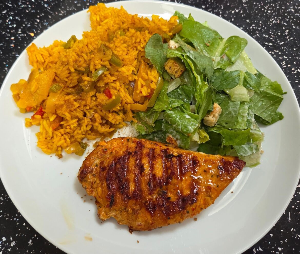 Peri peri chicken, rice & salad 🥗🍗🍚