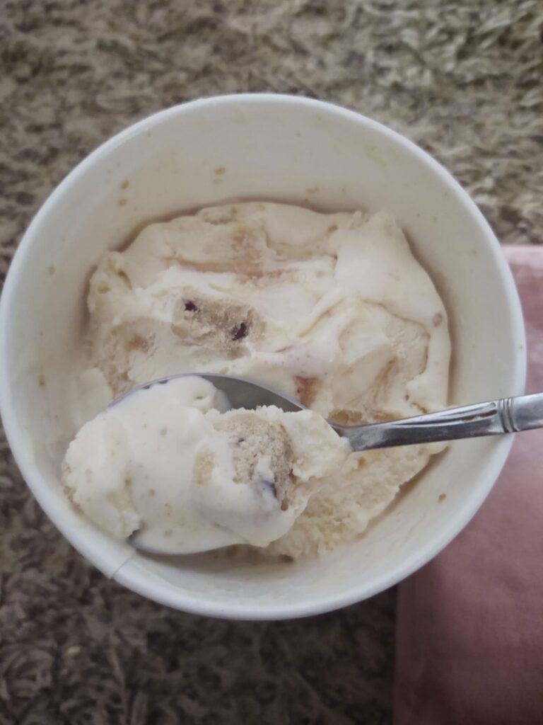 Ben & Jerry's Lights, Caramel, Action