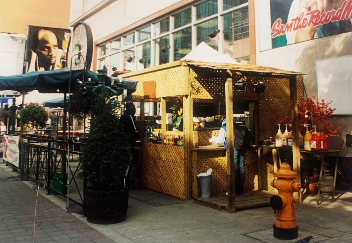 Toronto is eating its hotdog vendors - Spacing Toronto