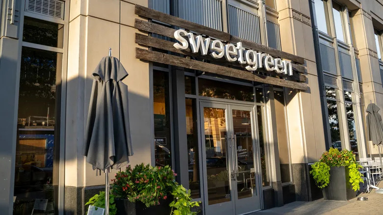 Exterior of a Sweetgreen restaurant