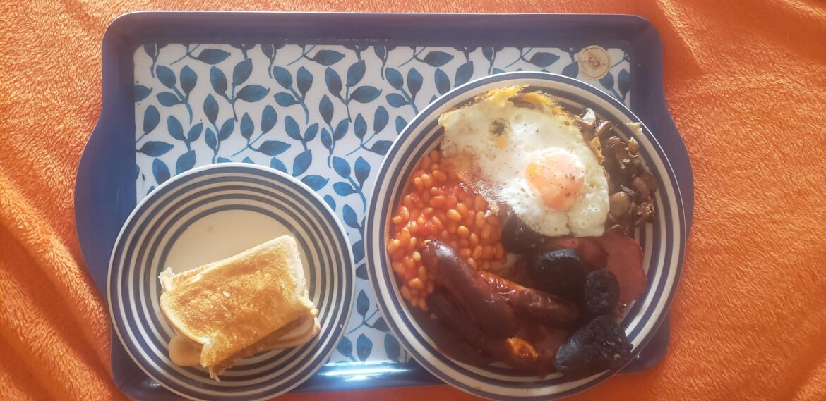 This morning’s breakfast in bed. This morning's breakfast in bed.