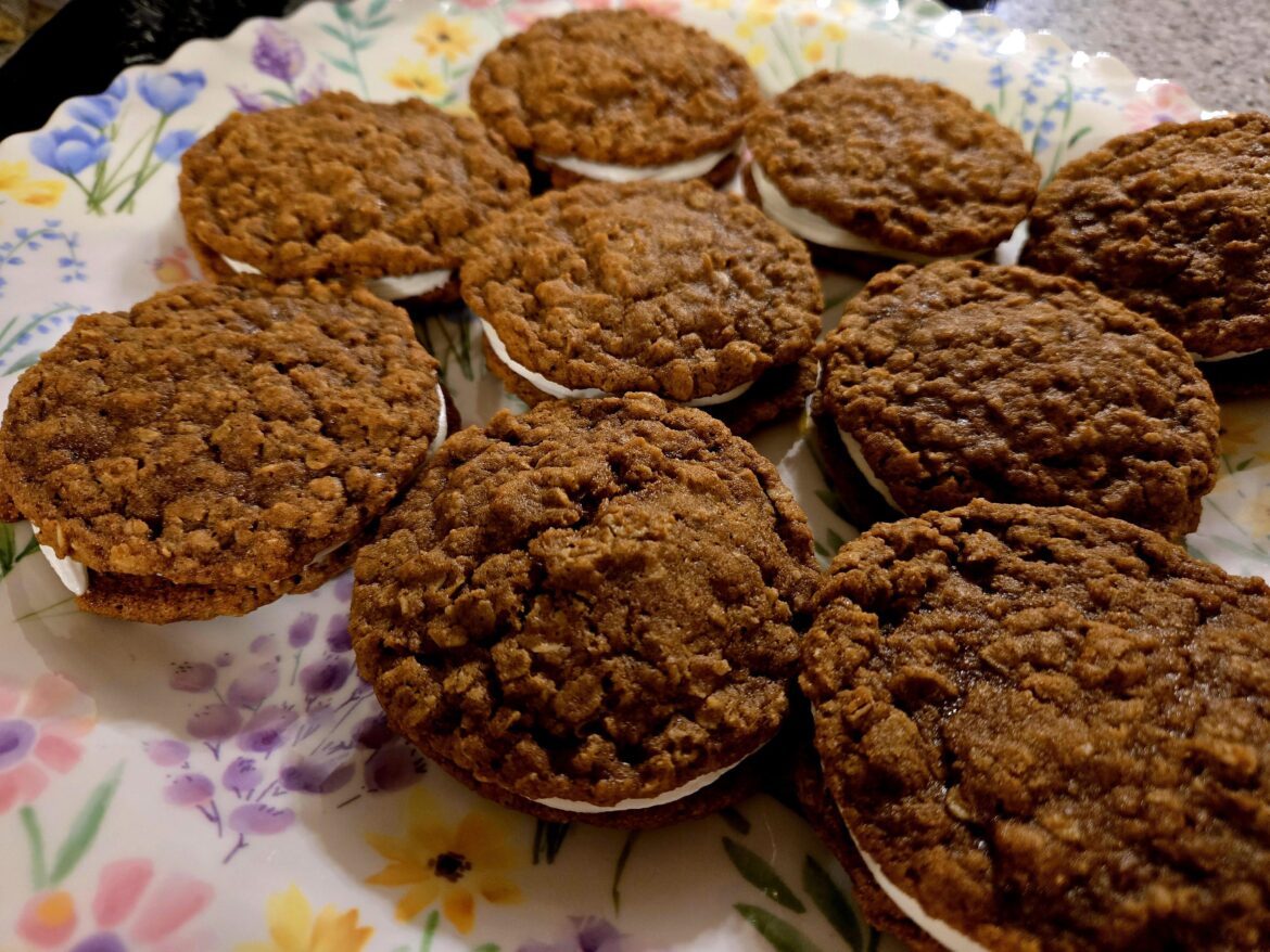 Pumpkin oatmeal cream pies 😋