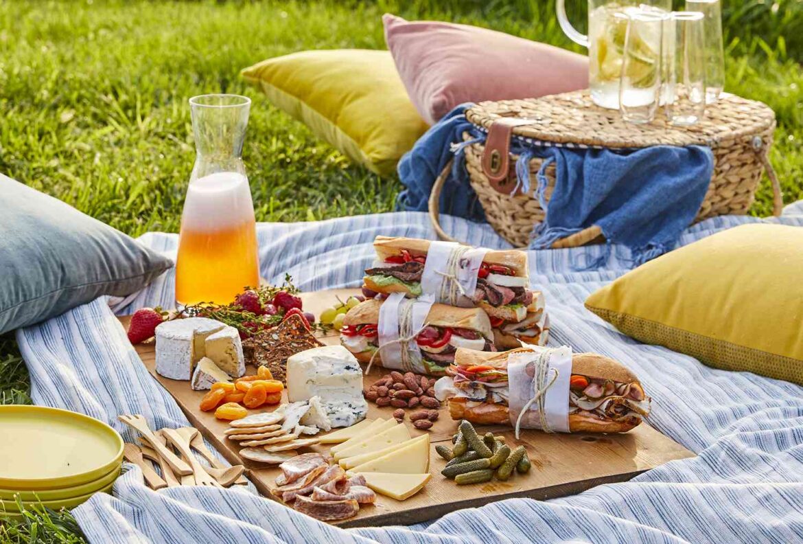 What to Pack for a Romantic Picnic for Two What to Pack for a Romantic Picnic for Two