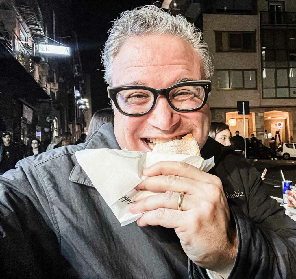 Daryl Eats a Graffa at Chalet Ciro in Naples